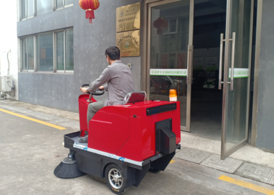 山東青島客戶咨詢駕駛式電動(dòng)掃車采購(gòu)及旅游信息雙重需求解析